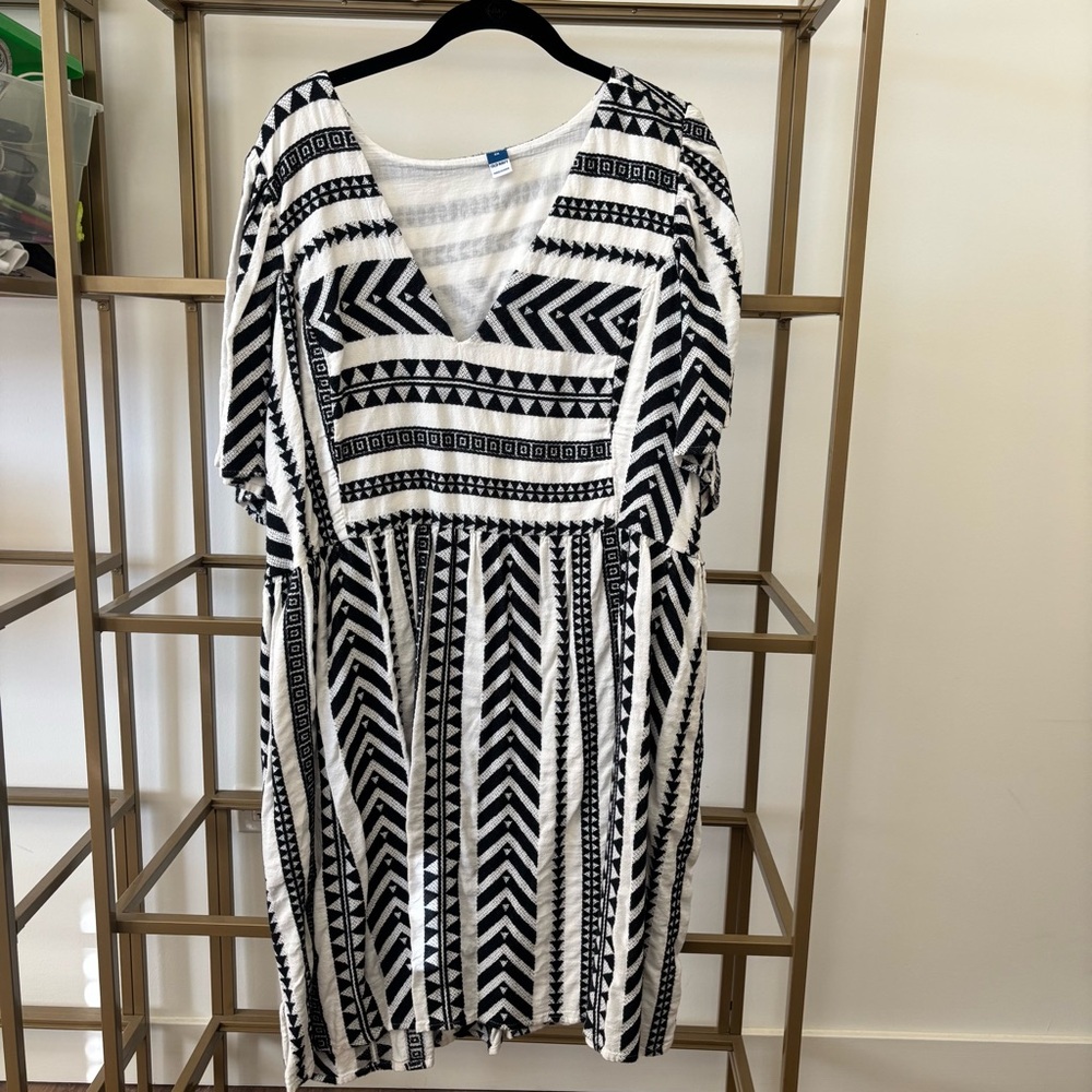 Old Navy Black and White Geometric Mini Dress